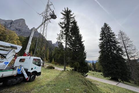 Al via la rimozione di 11 tralicci a San Martino di Castrozza